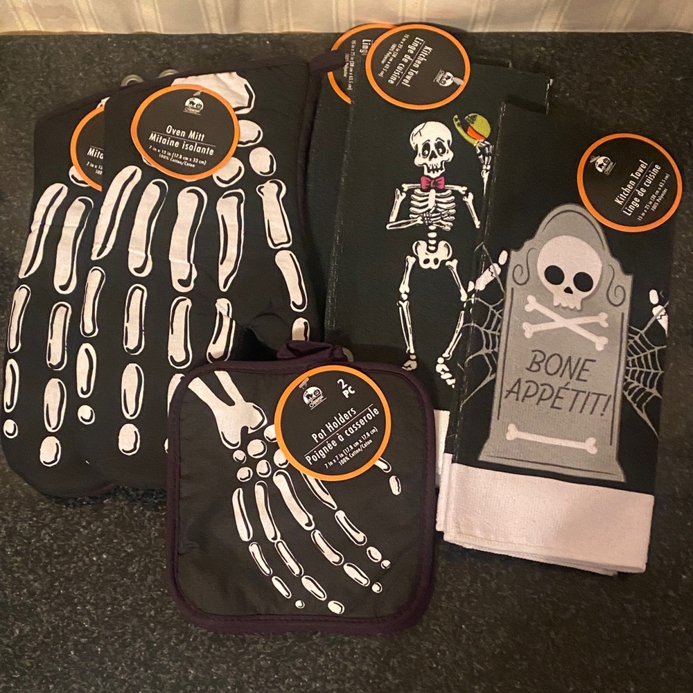 Halloween Skeleton 6 Piece Kitchen Towel And Oven Mitt Set